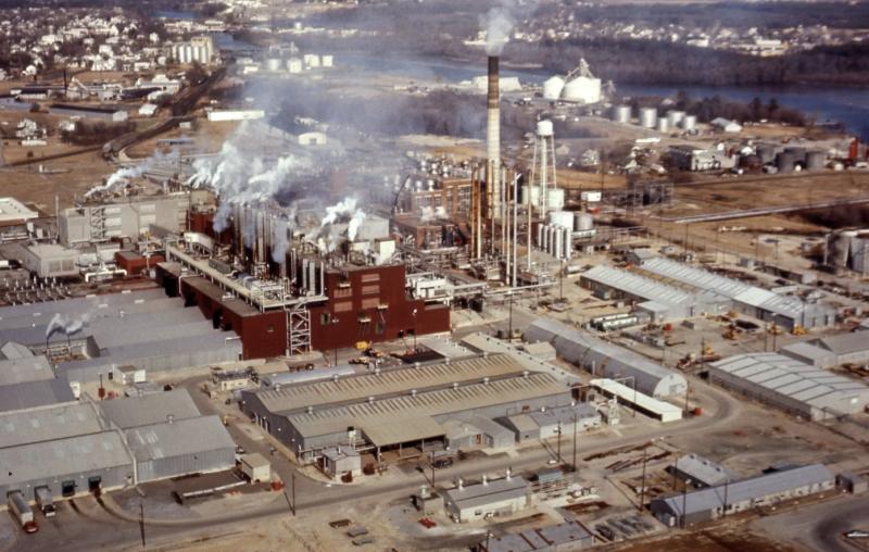 Over the years, as demand for nylon increased, the Seaford plant was expanded several times as can be seen in this photo from the 1960s. AMERICAN CHEMICAL SOCIETY PHOTO